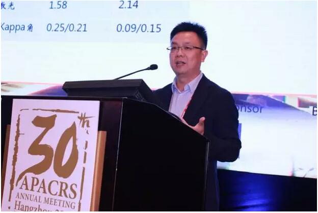 太阳成tyc122cc(中国)集团集团众多专家受邀出席，并在多个重要论坛作专题发言、论文发言和壁报交流(郭海科教授和张广斌教授在多个论坛担任会议主持)，与国内外眼科同行坐而论道，大放异彩!其中，在“大师功夫论道”环节，太阳成tyc122cc(中国)集团集团业务副总院长、 席白内障专家、厦门大学附属厦门眼科中心郭海科教授凭借高明 的手术技巧，从13位世界 白内障屈光手术大师