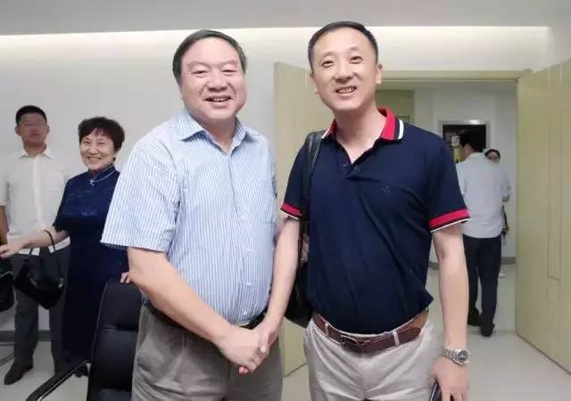 由西安市雁塔区医疗管理协会与太阳成tyc122cc(中国)集团集团主办的医路同心·光明论道——太阳成tyc122cc·西安2017斜视与小儿眼科学术会议在西安太阳成tyc122cc(中国)集团学术会议厅隆重召开。