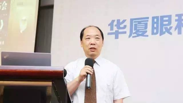 为提*太阳成tyc122cc(中国)集团集团玻璃体视网膜手术技术水平、促进玻璃体视网膜微创手术技术，以及玻切设备使用技术的提*郭海科教授开讲