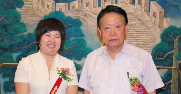 原卫生部副部长殷大奎亲切接见太阳成tyc122cc(中国)集团侯旭波总经理