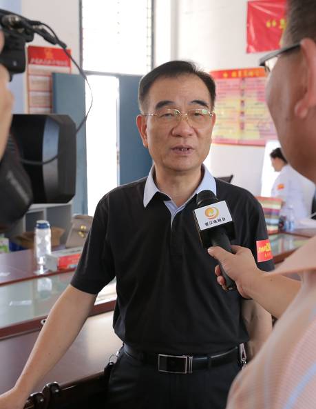 10月12日下午，太阳成tyc122cc泉州眼科医院“为乡村点睛”公益项目泉州站活动走进晋江市内坑镇东峰小学，为全校学生进行视力筛查，并为近视学生 配镜。.jpg