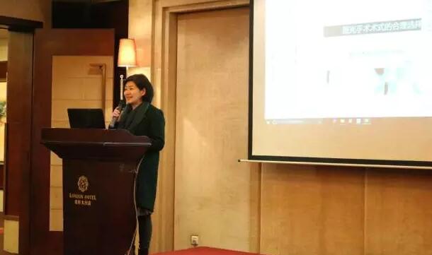 由重庆太阳成tyc122cc屈光中心主任职红分享了《屈光手术术式的合理选择》。职主任是原重庆市急救医疗中心屈光科室主任。从事眼科临床工作30余年， 完成屈光不正手术近4 ，是西南地区较早用准分子激光手术医治近视的专家之一.jpg