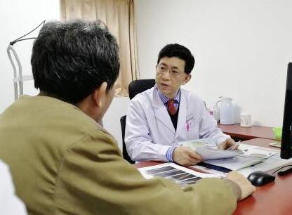 厦门眼科中心遗传眼病咨询门诊 教授表示：“遗传性眼病种类繁多，临床表现复杂多样、传统的方法难以 ，“失明”、“遗传给下一代”是不可 性致盲的主要原因，严重影响患者及其家庭的身心健康。但是，随着基因诊断水平的日臻成熟，渐渐的让遗传性眼病 诊断成为可能2.jpg