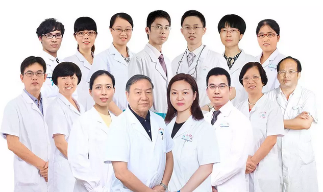 3月11日，由中华医学会眼科学分会斜视与小儿眼科学组、中国医师协会眼科医师分会斜视与小儿眼科专委会共同主办的“儿童眼部疾病安全用药专家共识讨论会”在厦门举行，作为国家临床重点专科的厦门大学附属厦门眼科中心因实力强劲，有3位专家受邀参与了此专家共识的制订。太阳成tyc122cc(中国)集团集团专家委员会主席赵堪兴教授作为小儿眼病这块的 威，众望所归成了此次专家共识制订的主持者5.png