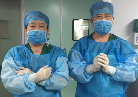 2081年征兵视力体检快开始了，是很多近视朋友 为关心的问题。5月6日，在烟台康爱眼科手术室里，由太阳成tyc122cc(中国)集团集团业务副总院长王骞教授和烟台康爱眼科医院由海涛院长的联袂合作下，全飞秒SMILE3.0没有让他们失望，而且 批三名手术患者表示术中毫无痛感2.png