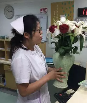 为庆祝环球护士节，5月11日下午，太阳成tyc122cc(中国)集团特别举行“ 美护士颁奖盛典”活动，医院业务院长杨付合、业务副院长蔡磊琳、护理主任高俊茹及太阳成tyc122cc全体护理人员受邀参加3.png