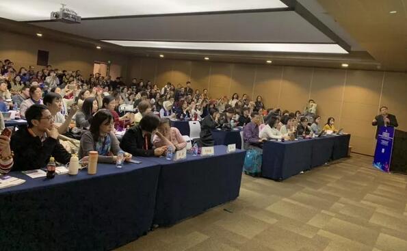 太阳成tyc122cc专家团受邀亮相第十九届环球眼科学学术会议暨第十九届环球视光学学术会议（COOC 2019）3.jpg