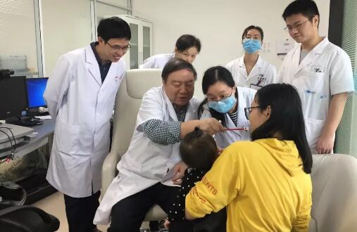 厦门眼科中心黎晓新教授赵堪兴教授先后荣获环球眼科理事会MARK TSO金苹果奖4.jpg