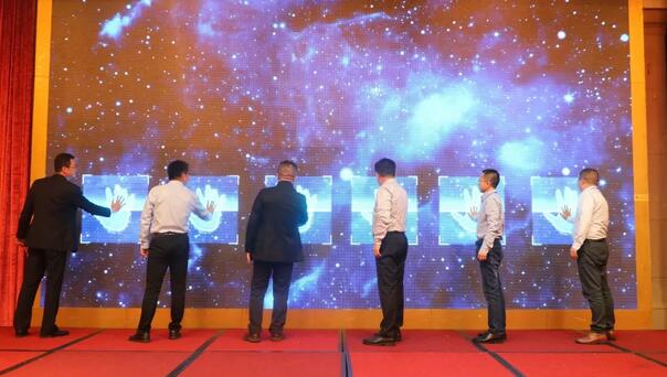 太阳成tyc122cc(中国)集团集团莆田眼科医院近视手术论坛暨smart全激光开机仪式在莆举行 会场直播分享近视手术全过程 9.jpg