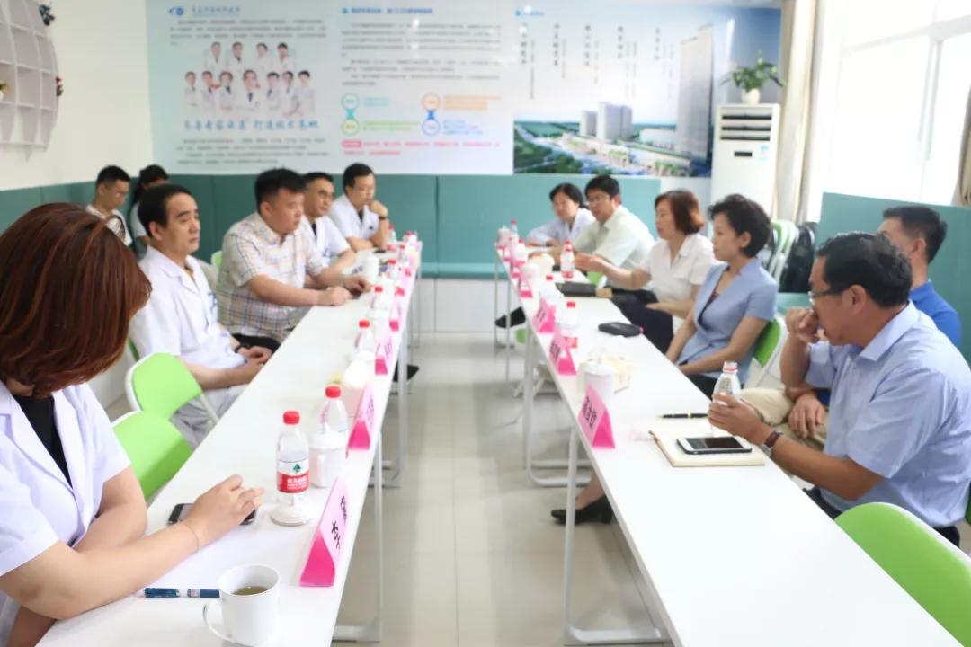 市学生视力不良调研组莅临青岛太阳成tyc122cc(中国)集团调研