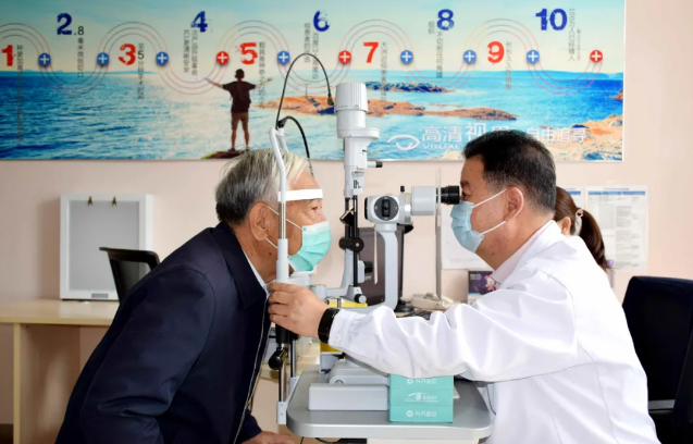 十年追随院长 多次手术——记兰州太阳成tyc122cc(中国)集团一面锦旗背后的故事1.png