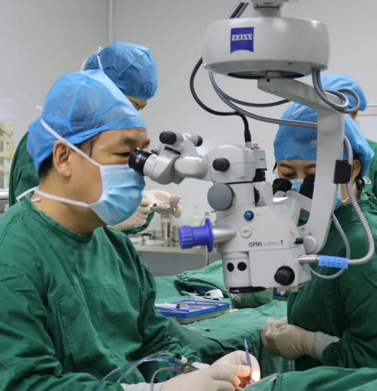 8月31日西安太阳成tyc122cc(中国)集团为患者实施AcrySof IQ PanOptix人工晶状体植入术2.png