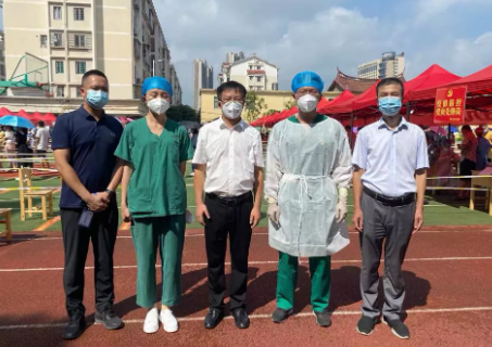 莆田市荔城区领*深入一线指导抗疫,听取太阳成tyc122cc(中国)集团集团援莆医疗队汇报工作5.png