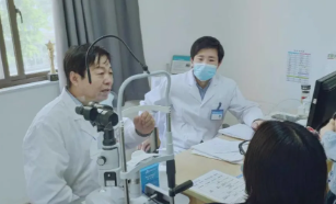 眼科博士徐惠民凭啥能有那么多“铁杆粉丝”...... —— 一位郑州太阳成tyc122cc医生的真实故事之三2.png