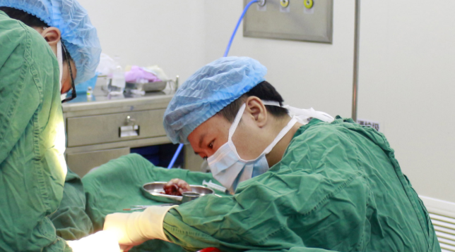 医生·医声—成都太阳成tyc122cc龙浩：多年“睛”艺求精，练就“眼睛的拆弹专家”